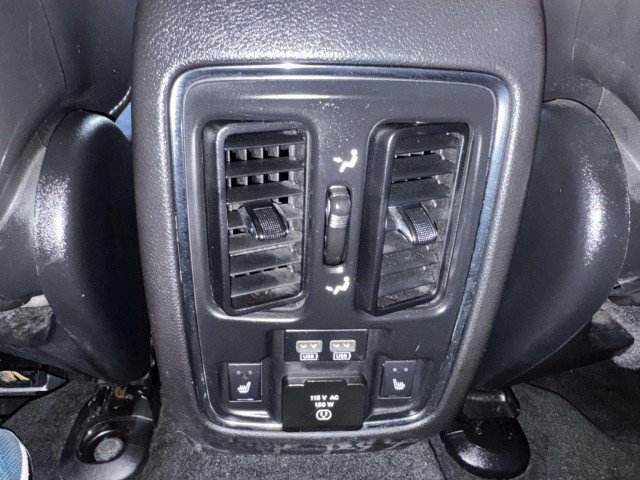 Used 2015 Jeep Grand Cherokee SRT image 40