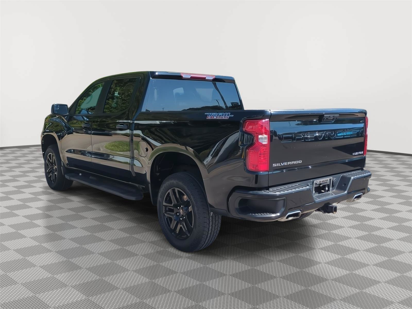 Used 2024 Chevrolet Silverado 1500 Custom Trail Boss AWD/4WD image 3