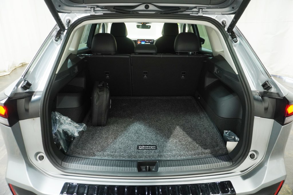 Used 2026 Volkswagen Tiguan SE AWD/4WD image 5
