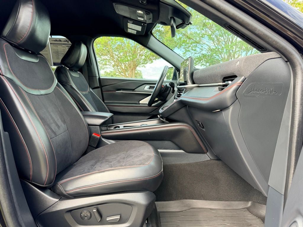 Certified 2025 Ford Explorer ST RWD image 15