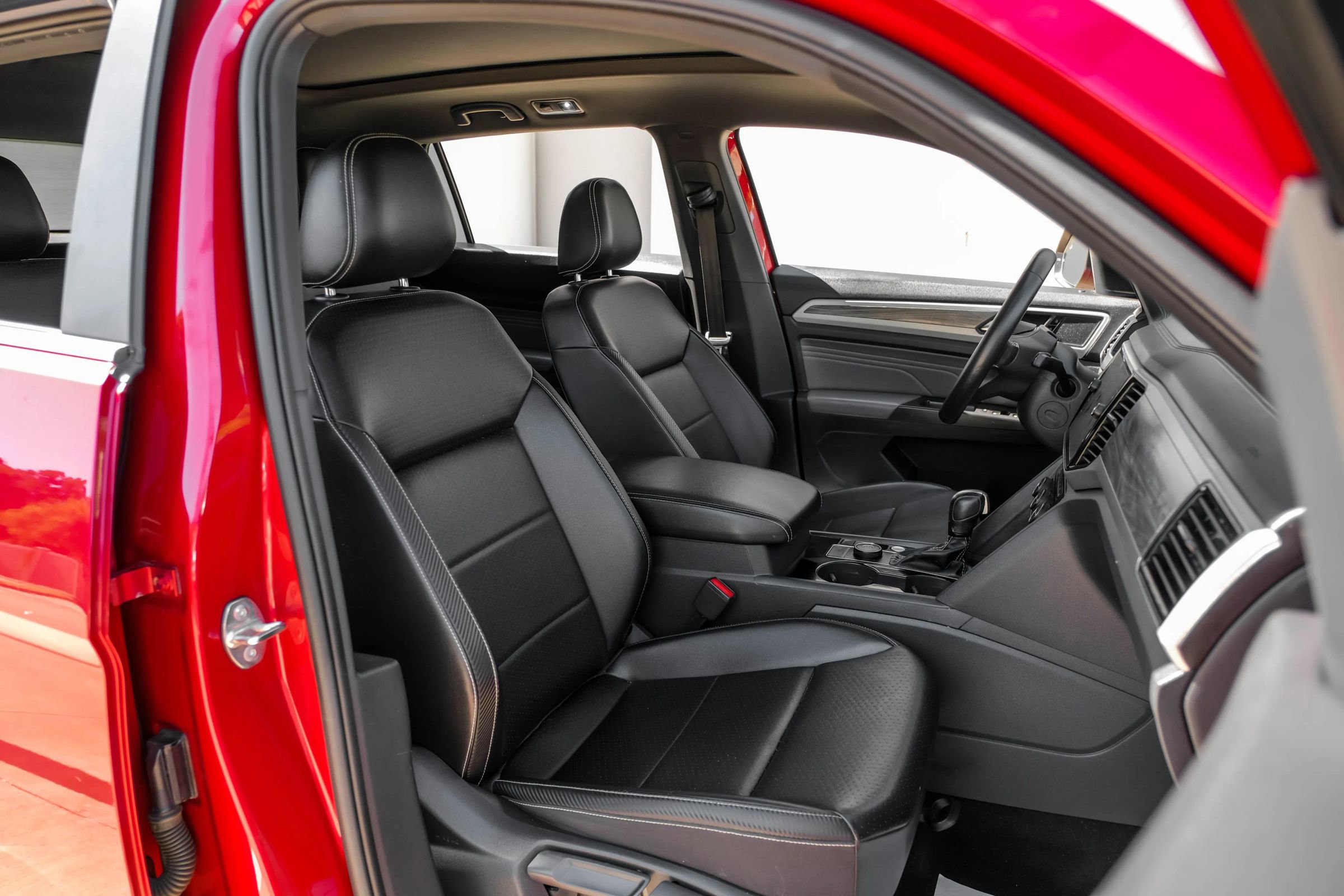 Used 2022 Volkswagen Atlas Cross Sport SE w/ Panoramic Sunroof Package image 33