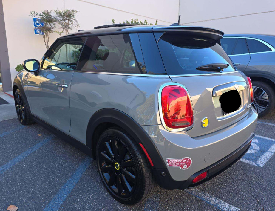 Used 2021 MINI Cooper SE w/ 6.5" Touchscreen Package FWD image 2