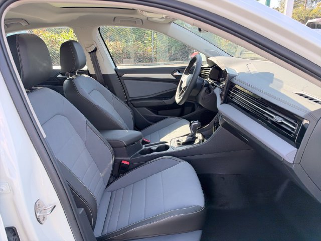 New 2027 Volkswagen Jetta SE FWD image 12