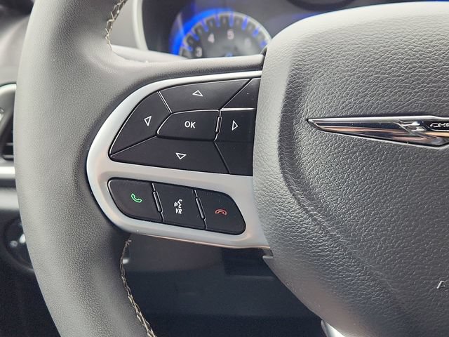 Used 2025 Chrysler Pacifica Select FWD image 41