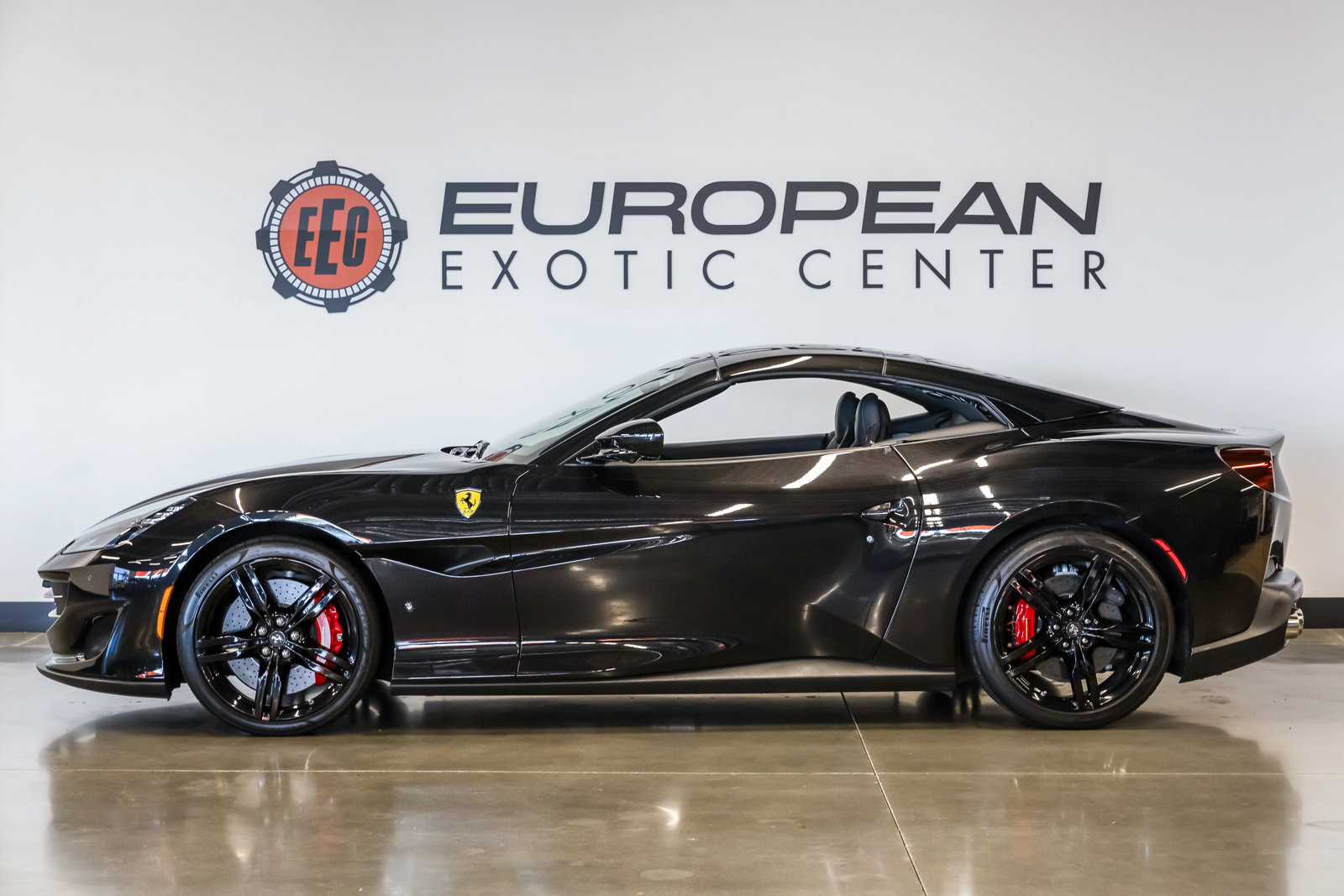 Used 2020 Ferrari Portofino RWD image 9
