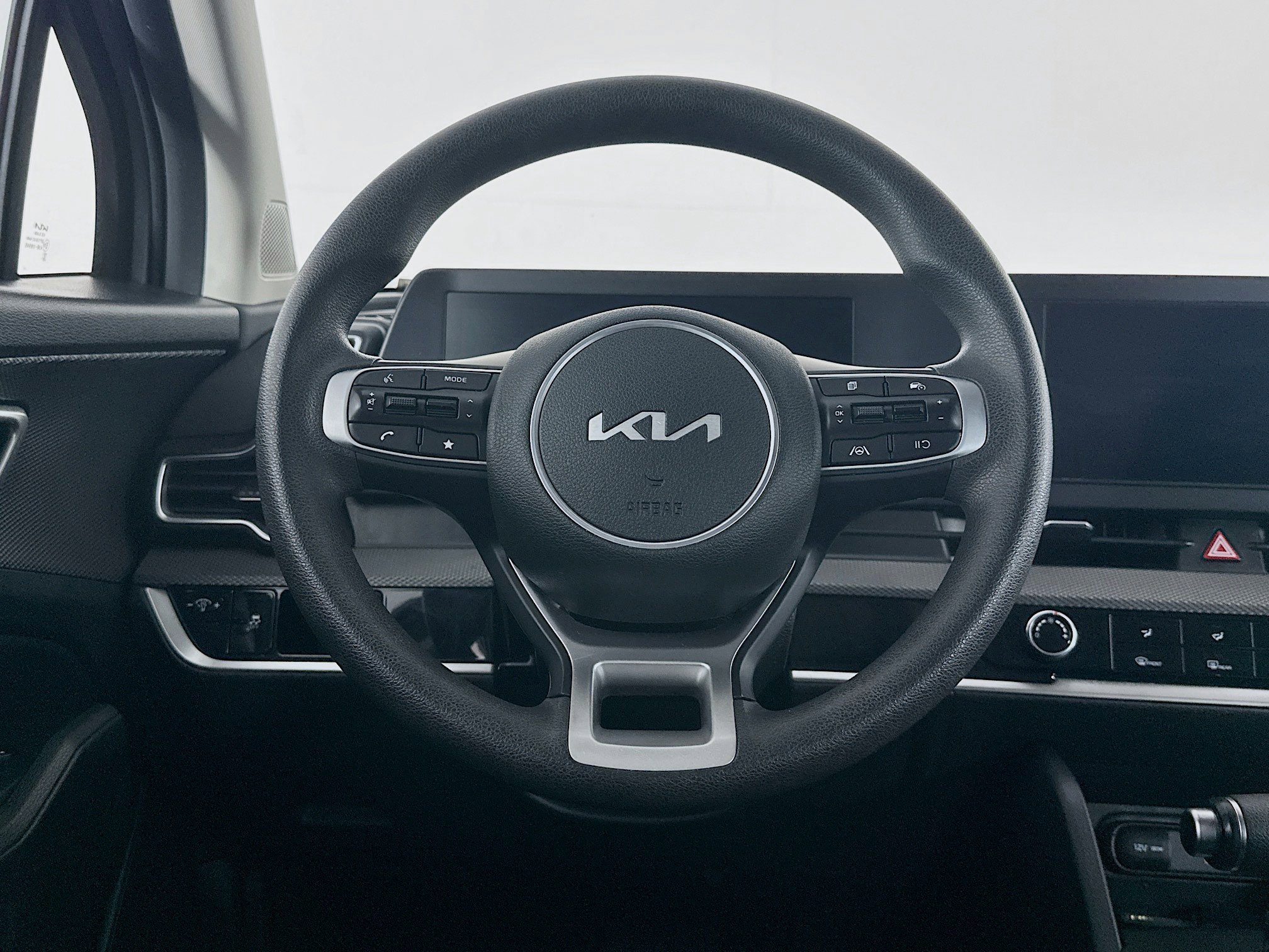 Used 2024 Kia Sportage LX image 17