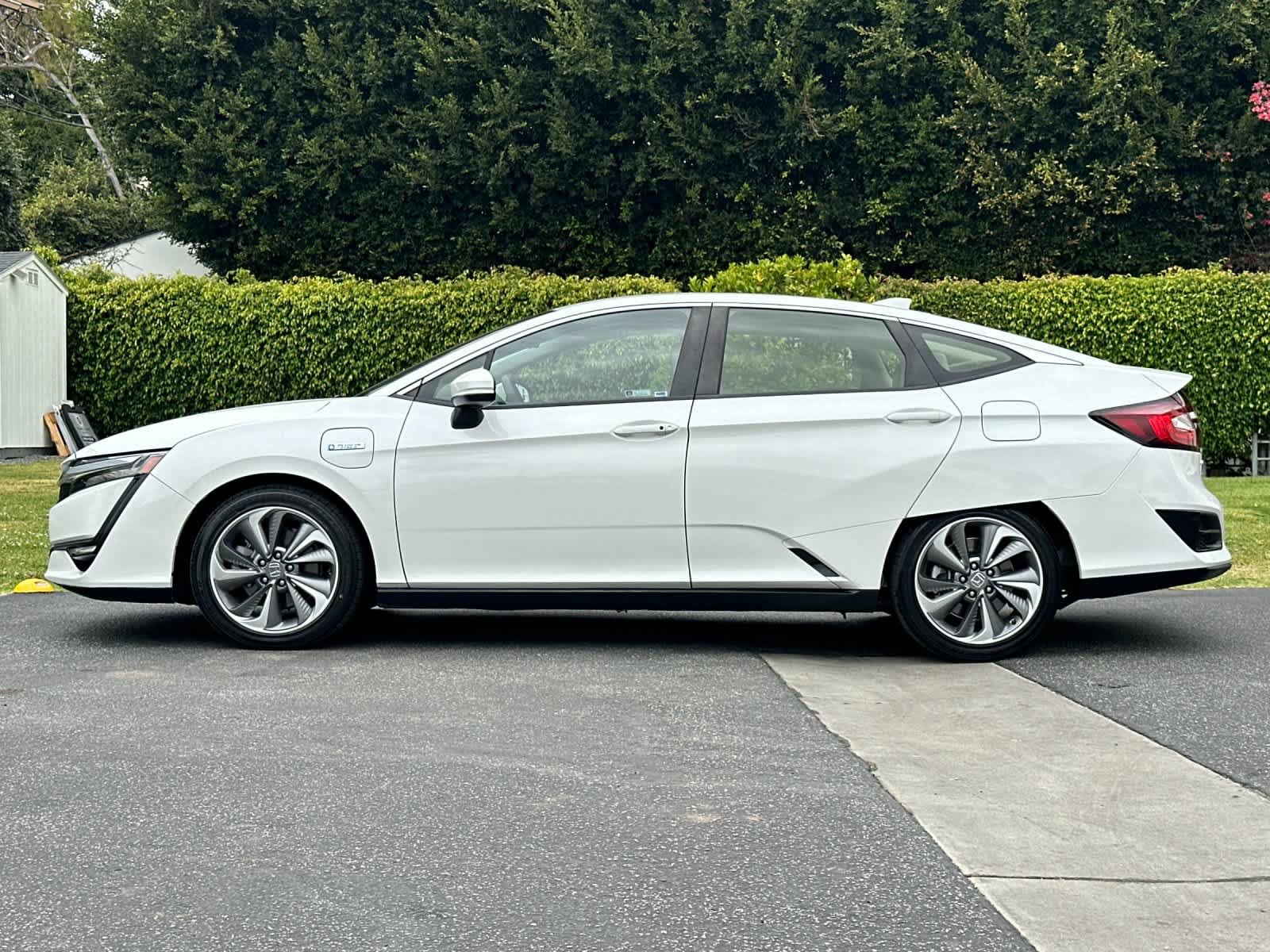 Used 2020 Honda Clarity Plug-In Hybrid image 2