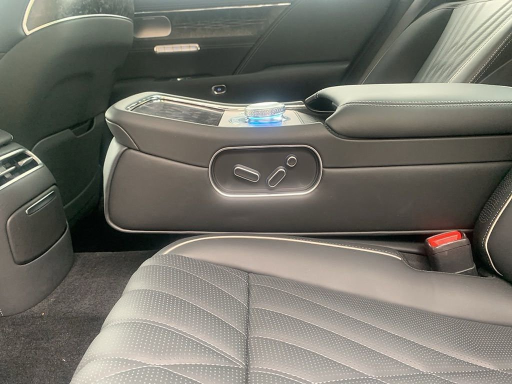 Used 2025 Genesis G90 3.5T image 22