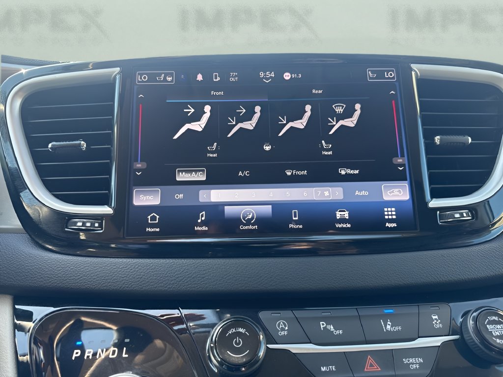Used 2023 Chrysler Pacifica Touring-L FWD image 17