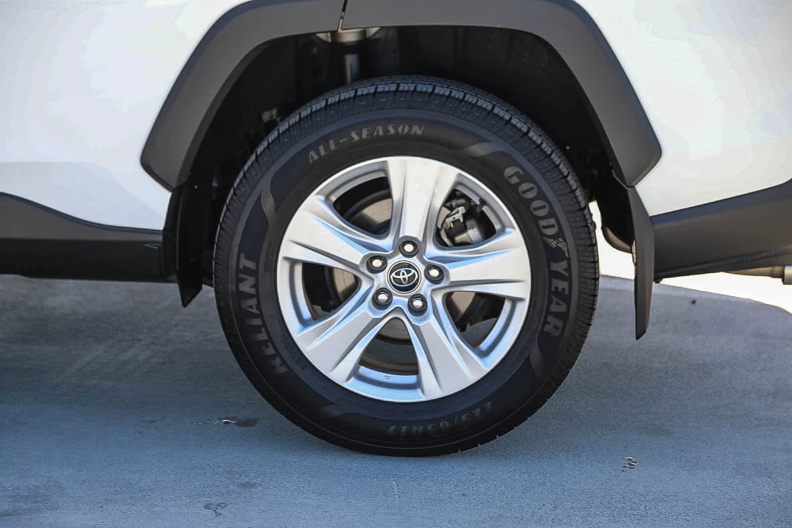 Certified 2020 Toyota RAV4 XLE w/ Carpet Mat Package image 12