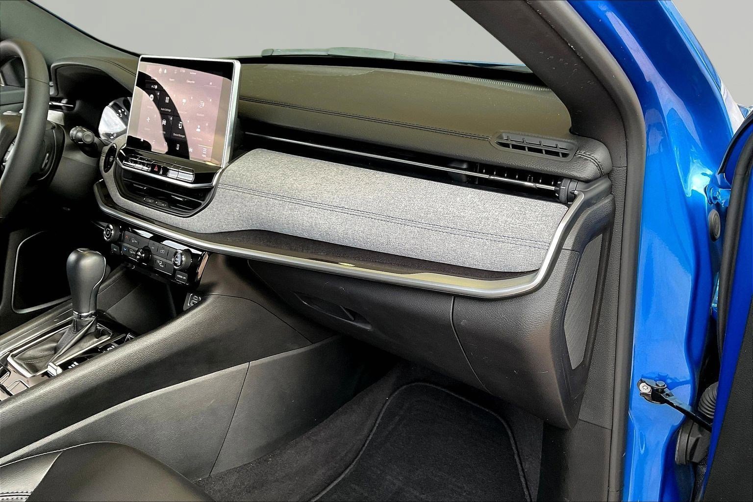 Used 2023 Jeep Compass Latitude image 26