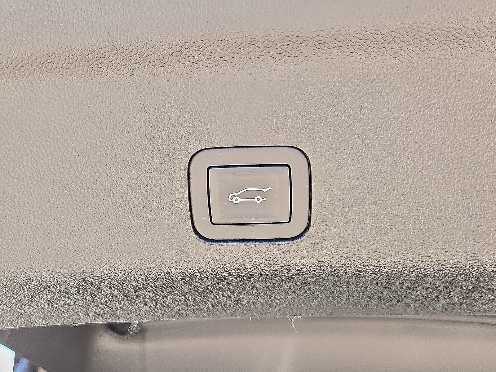Used 2026 Chevrolet Tahoe Premier AWD/4WD image 16