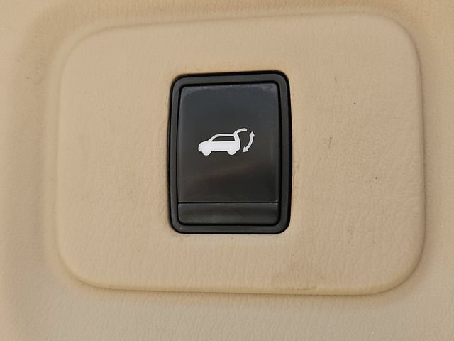 Used 2015 Nissan Pathfinder Platinum FWD image 17