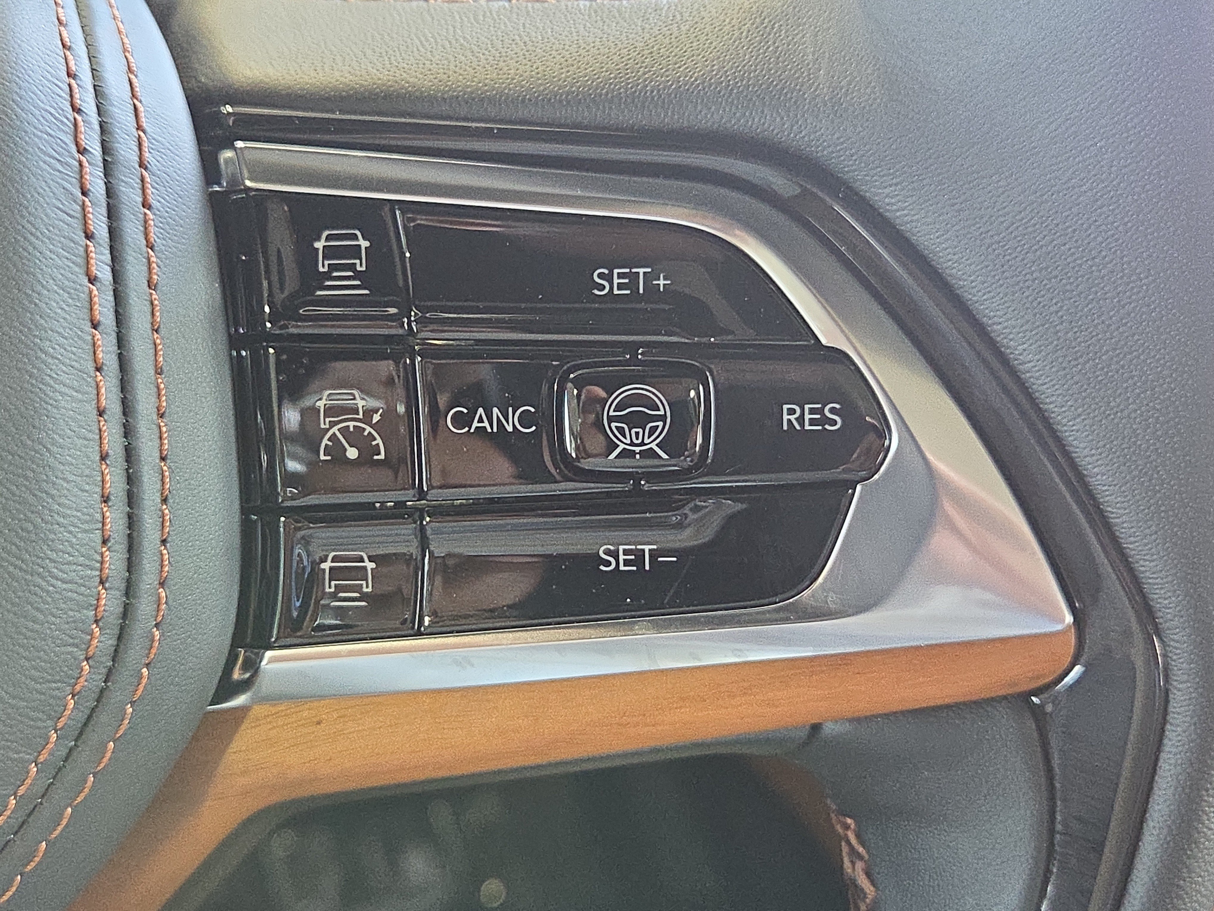 New 2025 Jeep Grand Cherokee L Summit AWD/4WD image 29