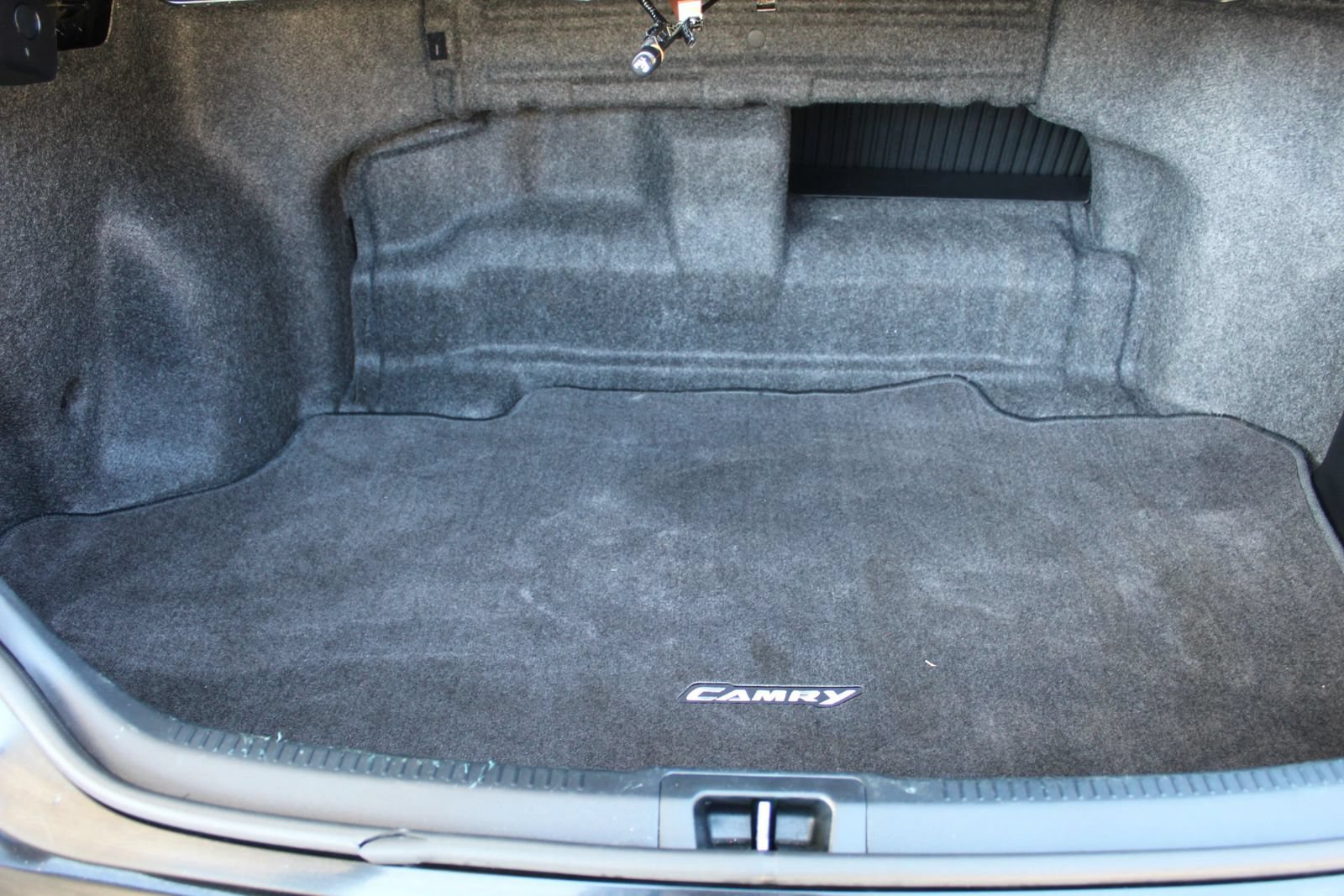 Used 2015 Toyota Camry XLE w/ Moonroof Package FWD image 32