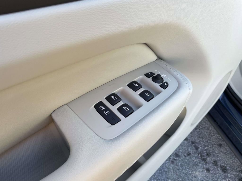 New 2026 Volvo XC60 B5 Ultra w/ Protection Package Premier image 6