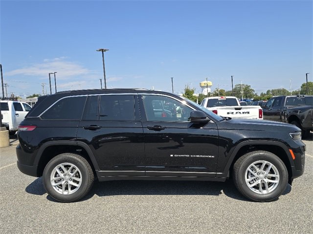 New 2025 Jeep Grand Cherokee Laredo X w/ Luxury Tech Group I video 2