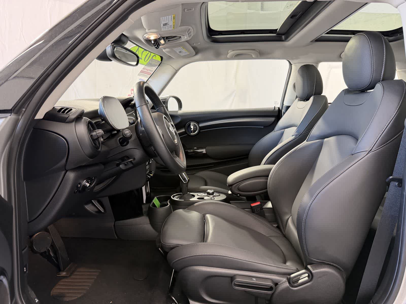 Used 2024 MINI Cooper SE FWD image 9