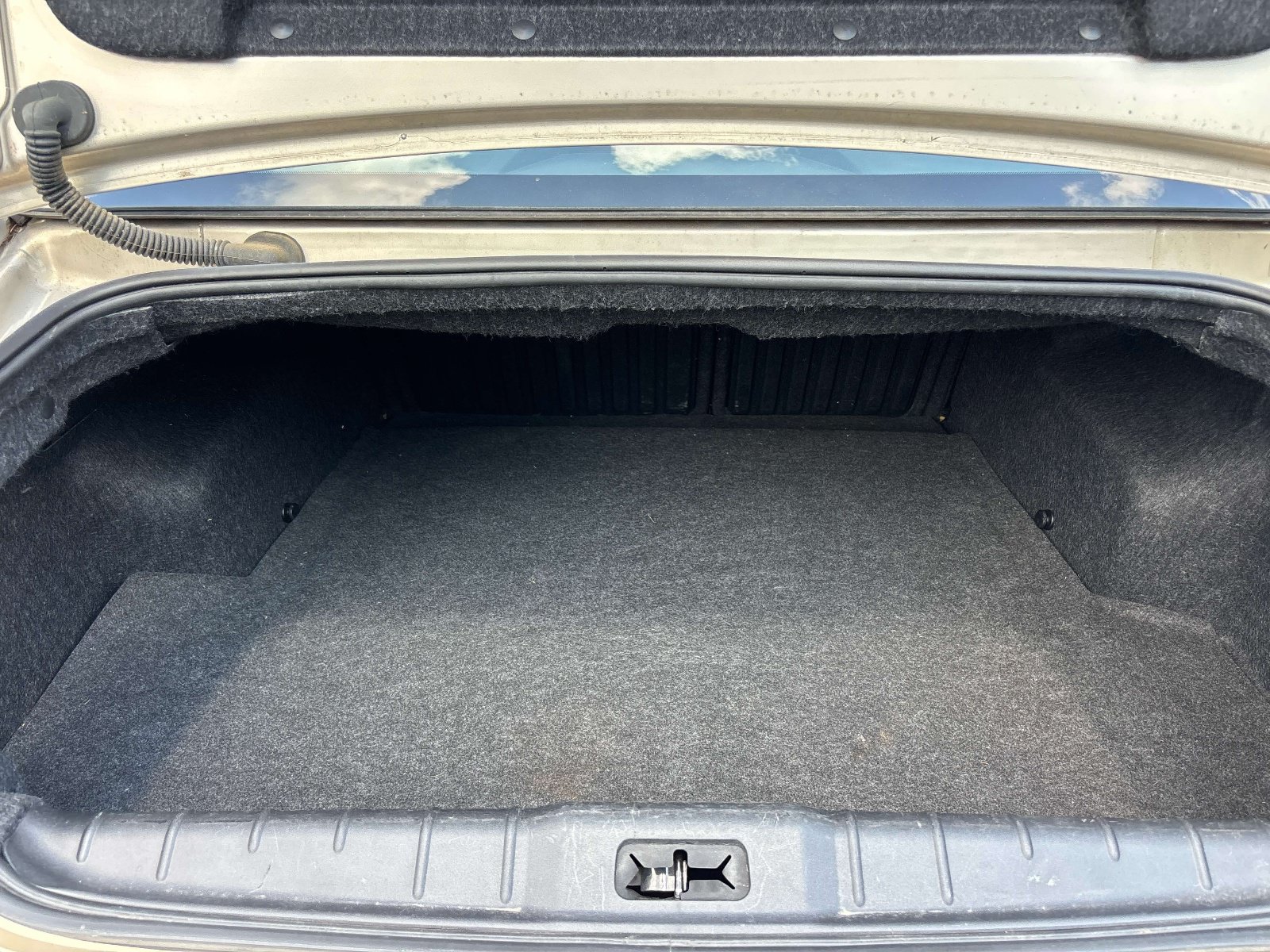 Used 2011 Chevrolet Malibu LS FWD image 9