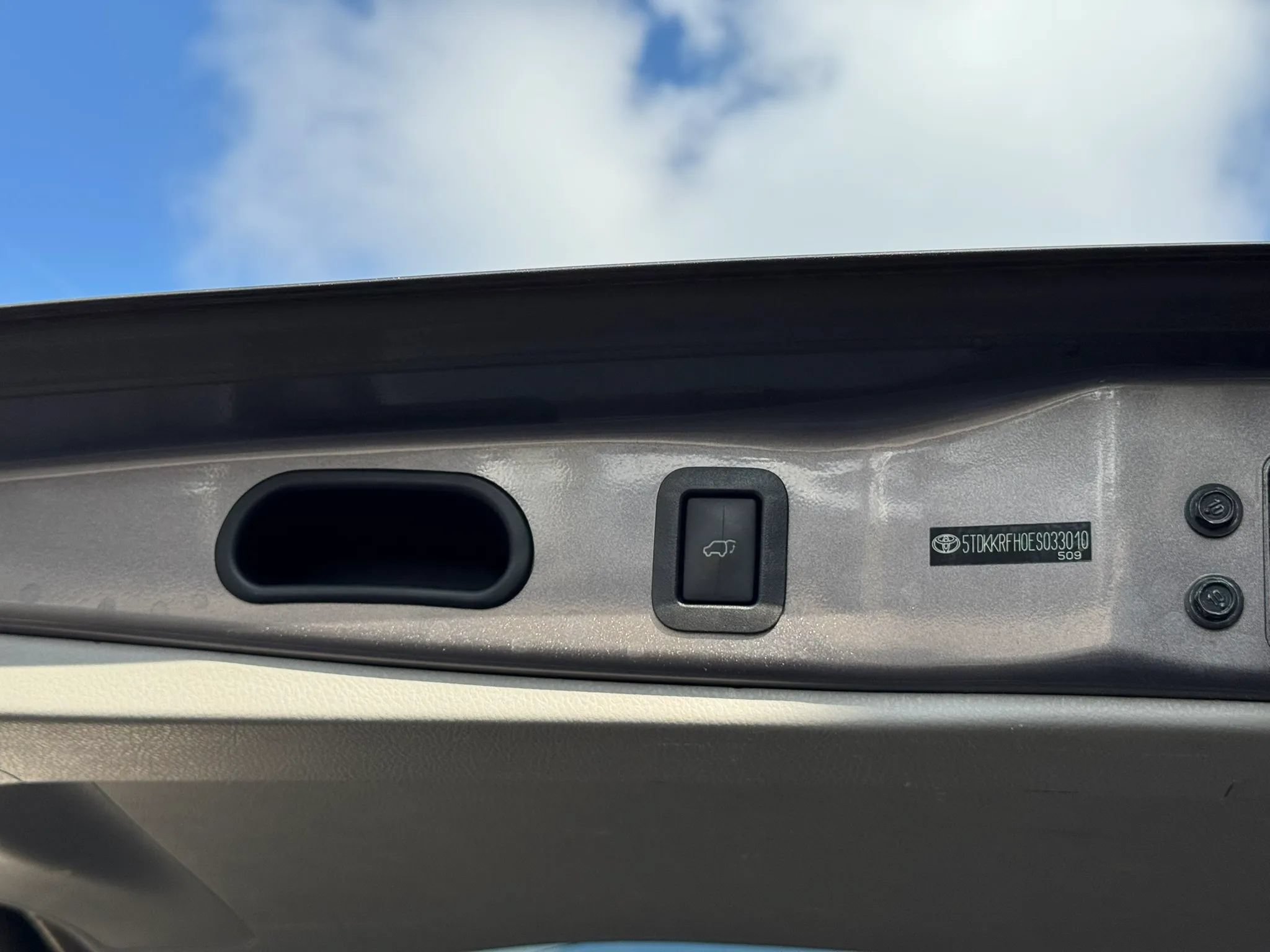 Used 2014 Toyota Highlander XLE FWD image 34