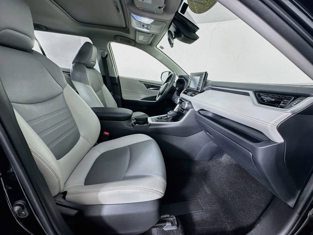 Used 2021 Toyota RAV4 XLE Premium image 35