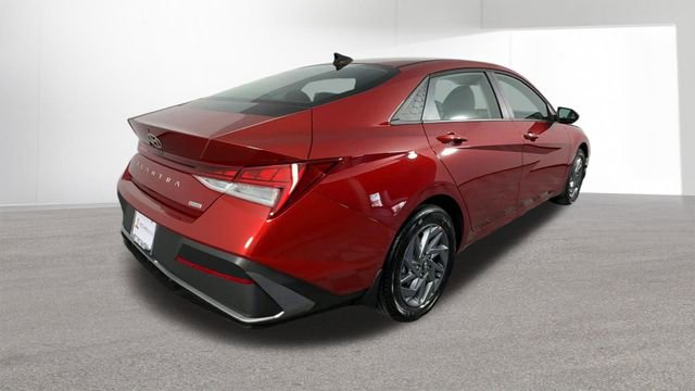 Used 2025 Hyundai Elantra Blue FWD image 9