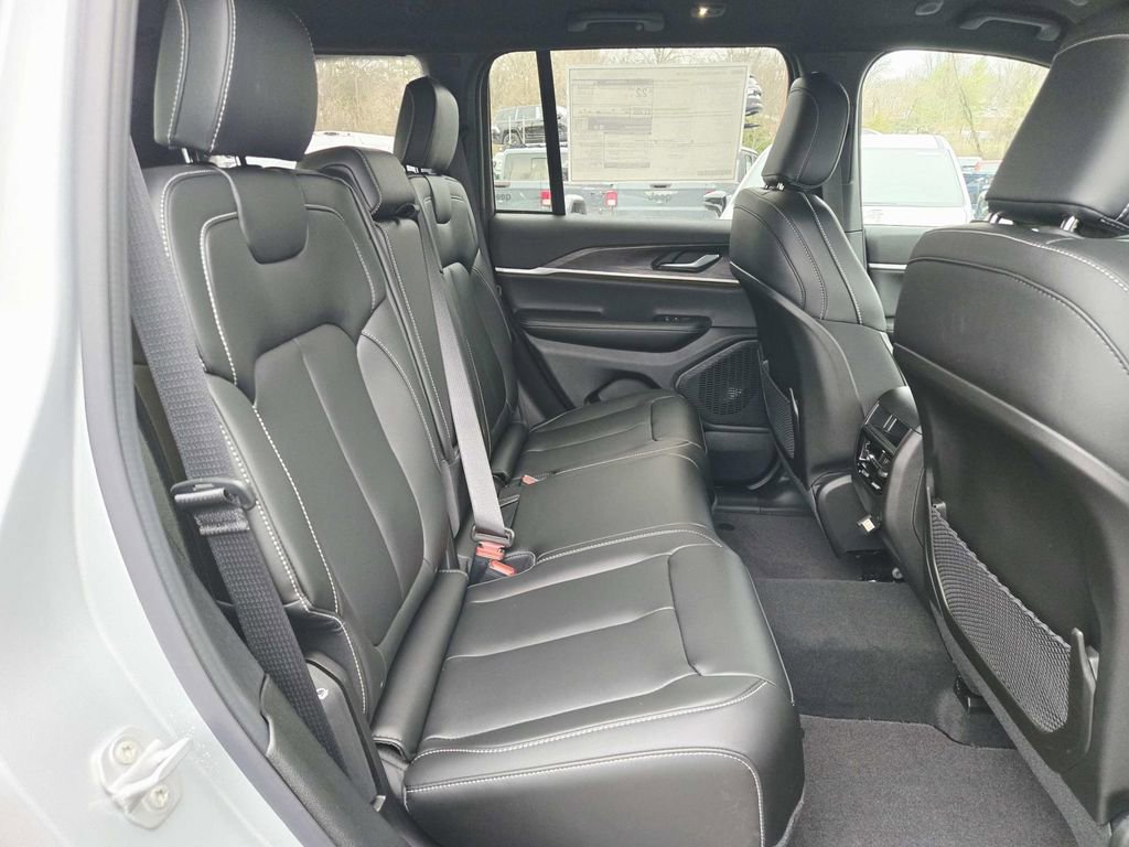 New 2025 Jeep Grand Cherokee Limited w/ Black Appearance Package image 14