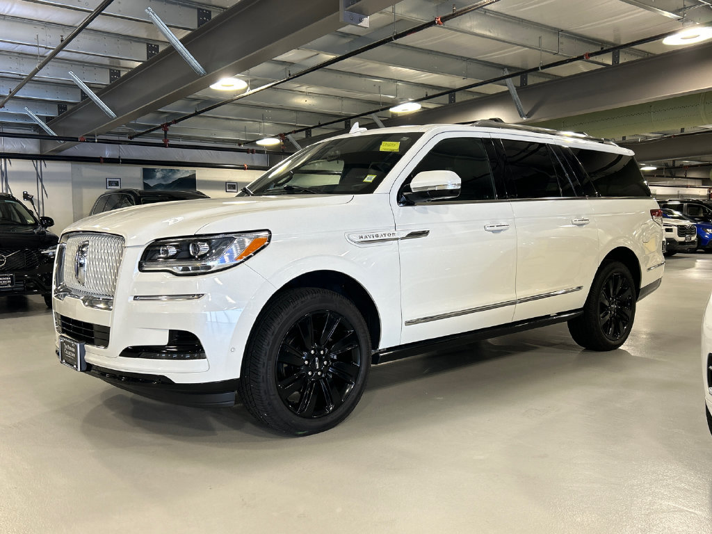 Used 2023 Lincoln Navigator L Reserve AWD/4WD image 5