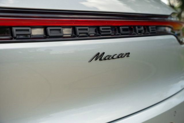 Used 2020 Porsche Macan AWD/4WD image 12