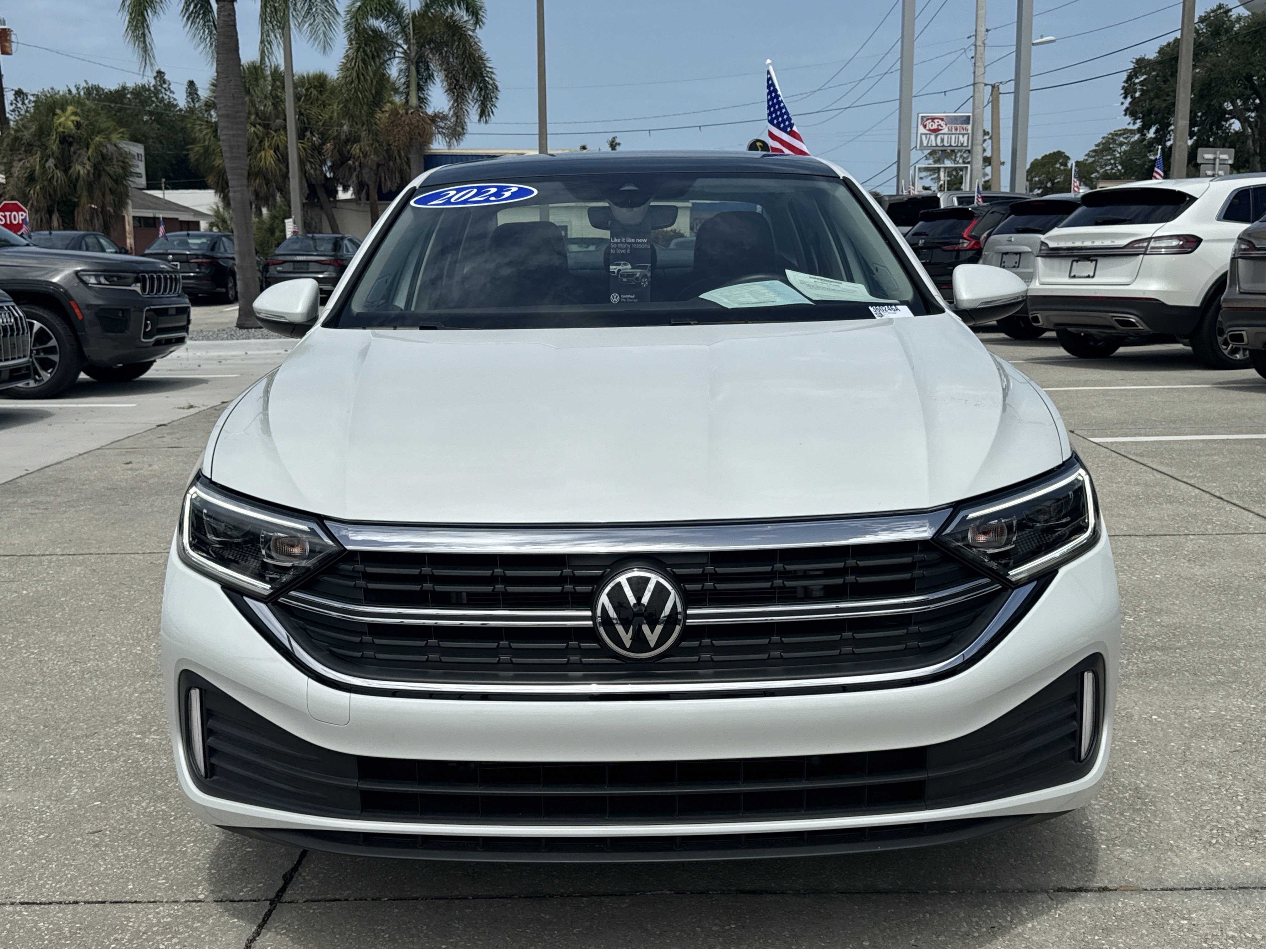 Used 2023 Volkswagen Jetta SEL FWD image 2