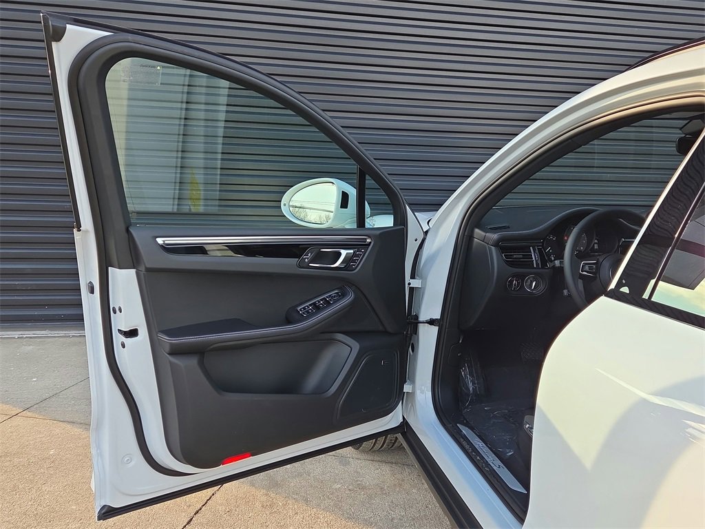 New 2026 Porsche Macan S image 6