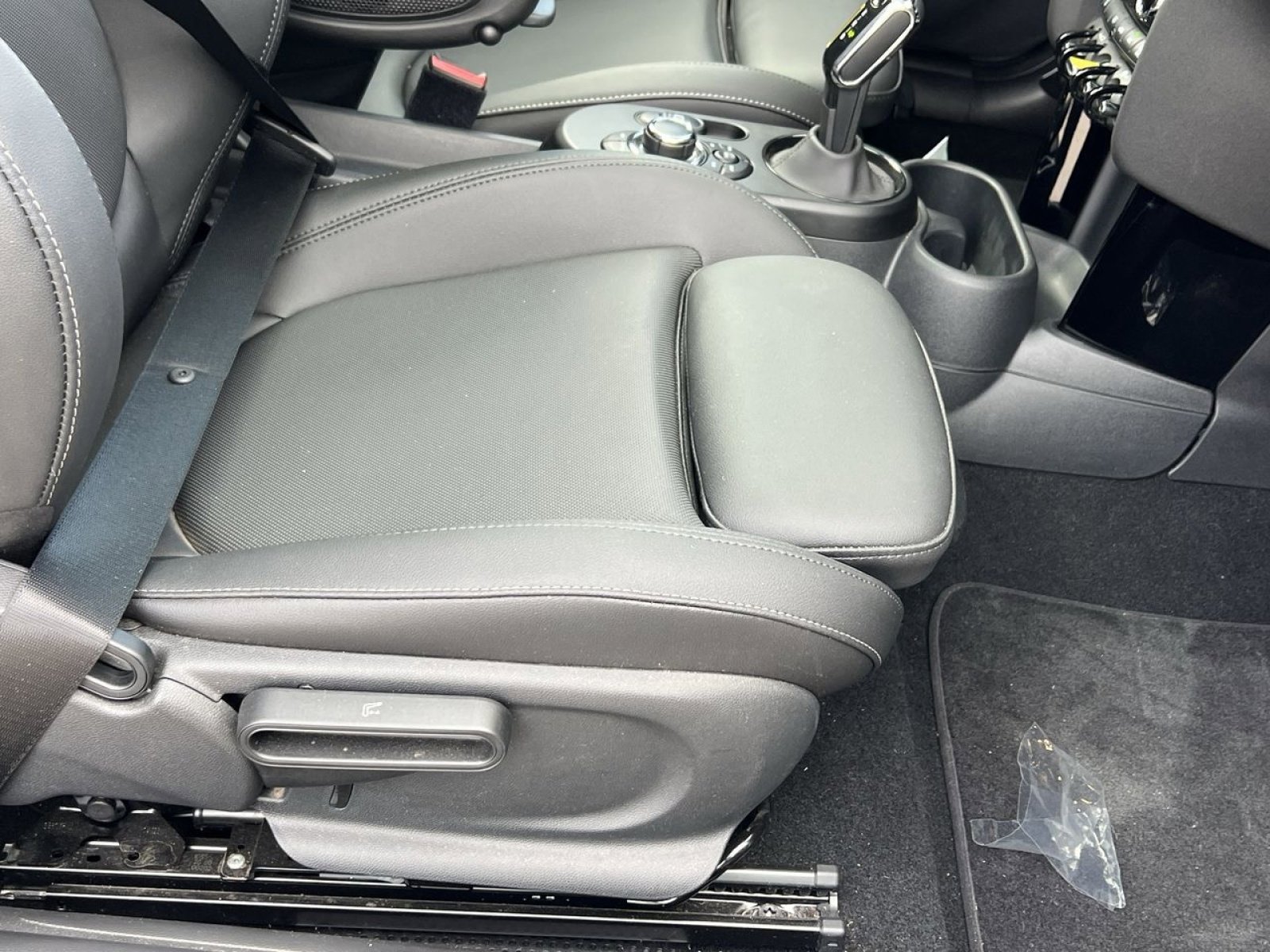 Certified 2024 MINI Cooper SE image 31