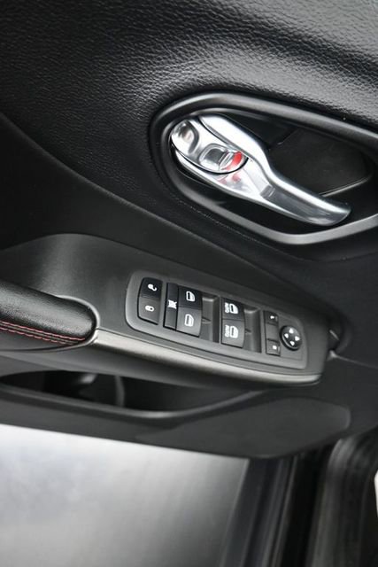 Used 2022 Jeep Cherokee Trailhawk image 11