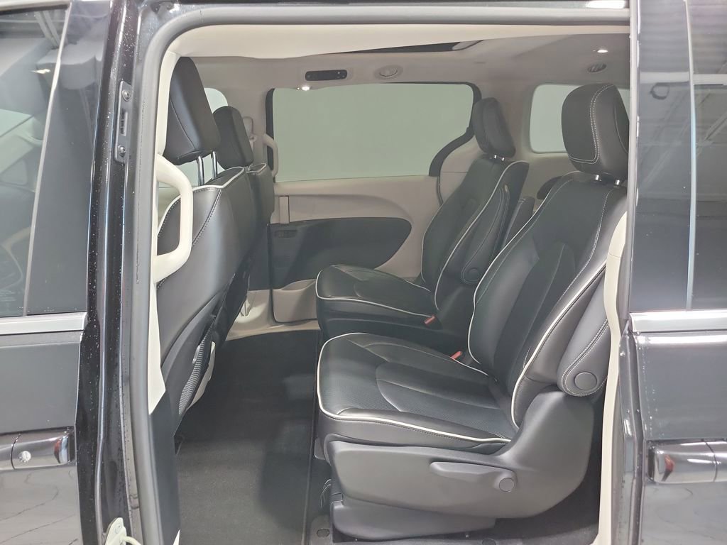 Used 2023 Chrysler Pacifica Limited image 62