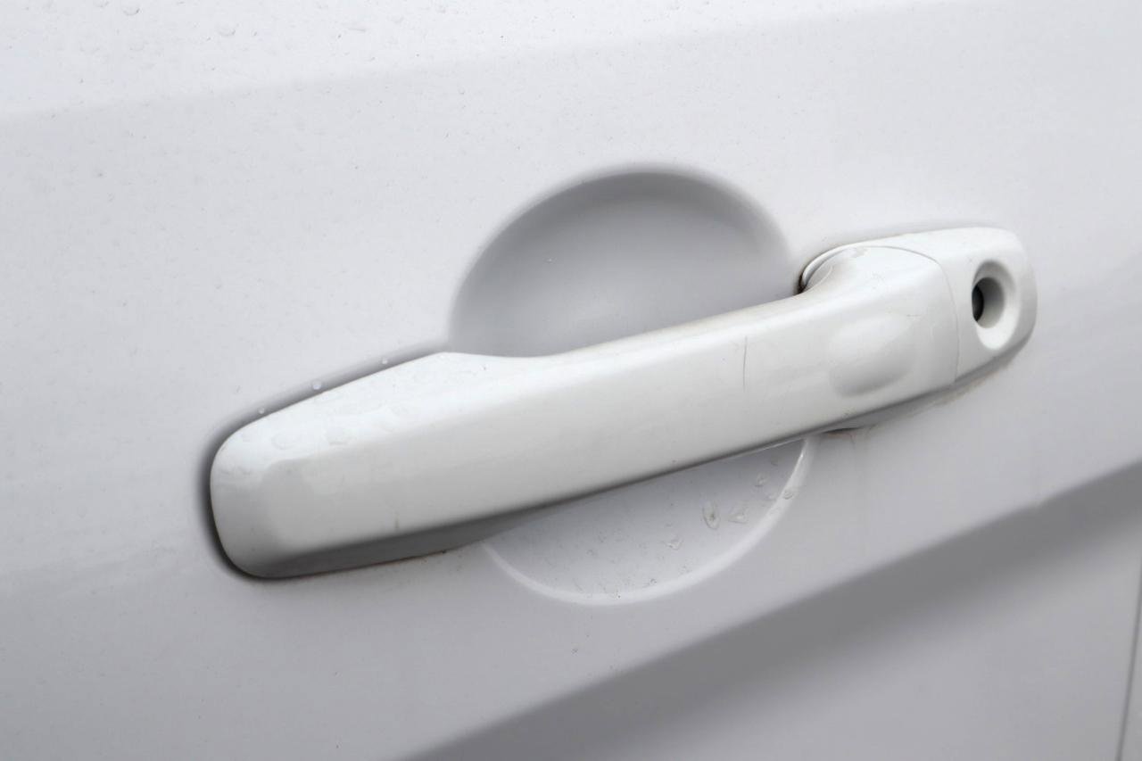 Used 2017 Ford Explorer XLT image 23