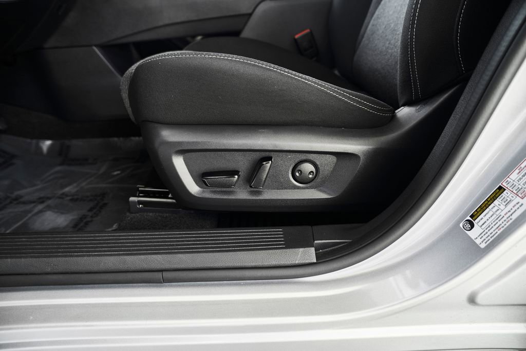 Used 2024 Nissan Rogue SV FWD image 19