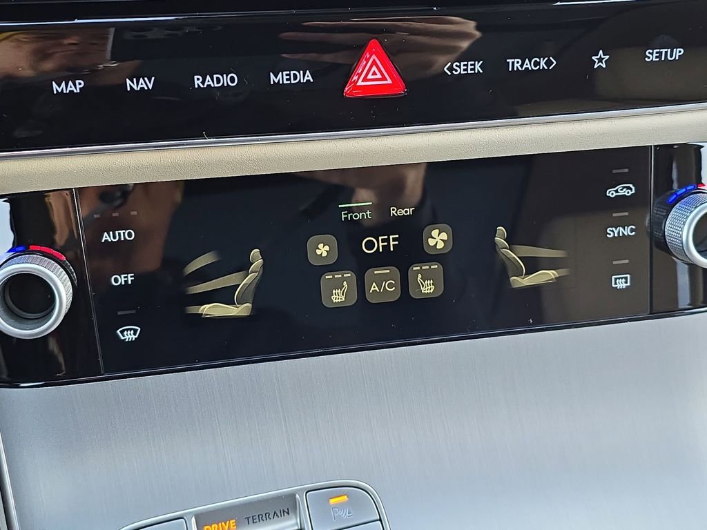 New 2026 Genesis GV70 2.5T Select image 17