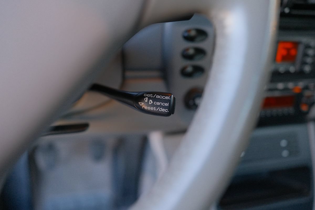 Used 2004 Porsche 911 Carrera RWD image 17