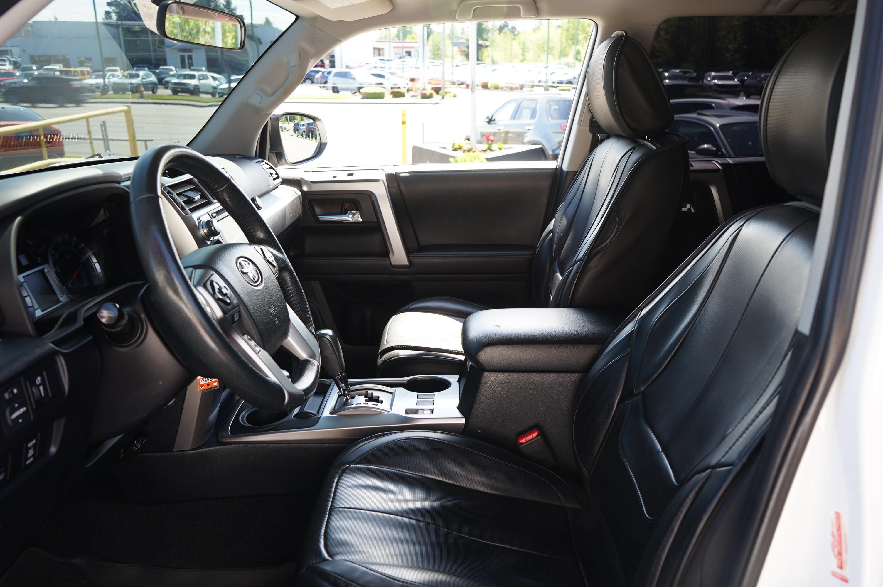 Used 2018 Toyota 4Runner SR5 AWD/4WD image 13