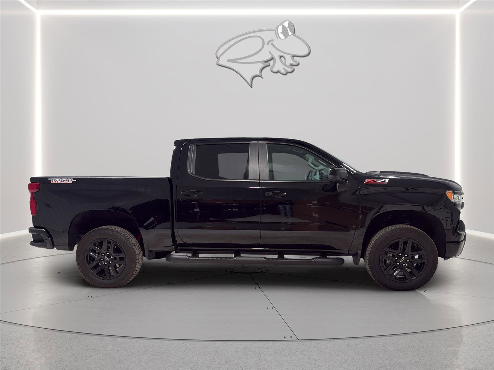 Used 2025 Chevrolet Silverado 1500 LT Trail Boss w/ Convenience Package II AWD/4WD image 6