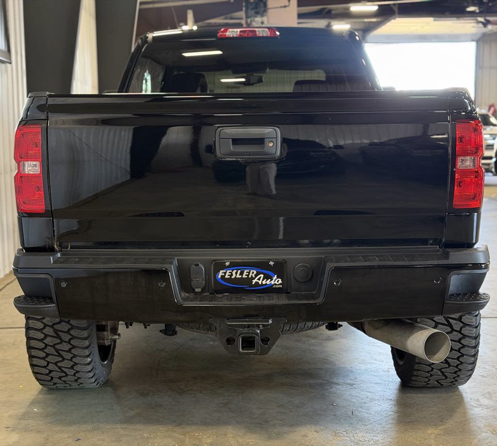 Used 2019 Chevrolet Silverado 2500 LTZ w/ Midnight Edition AWD/4WD image 2