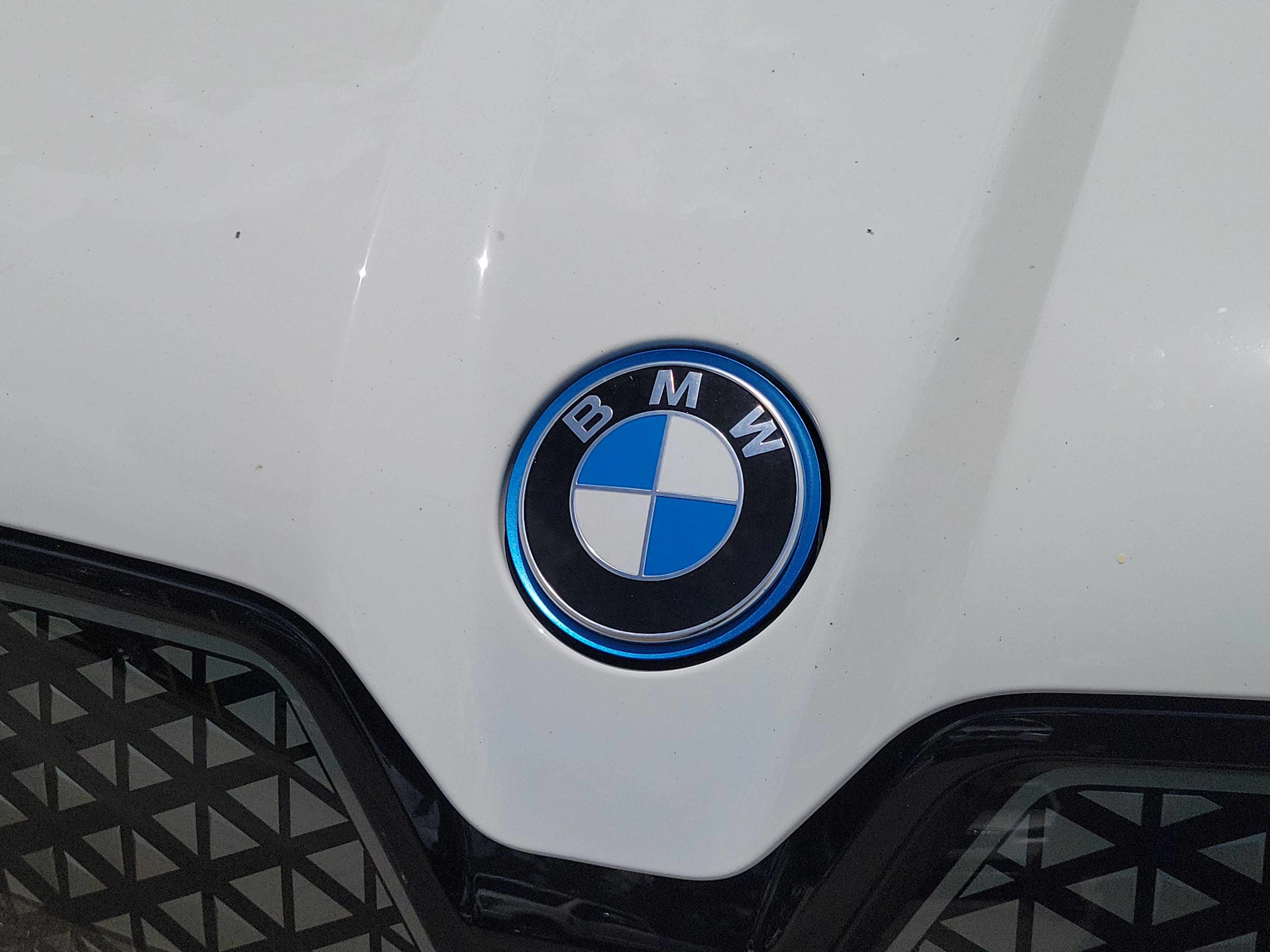 Used 2024 BMW iX xDrive50 w/ Sport Package AWD/4WD image 6