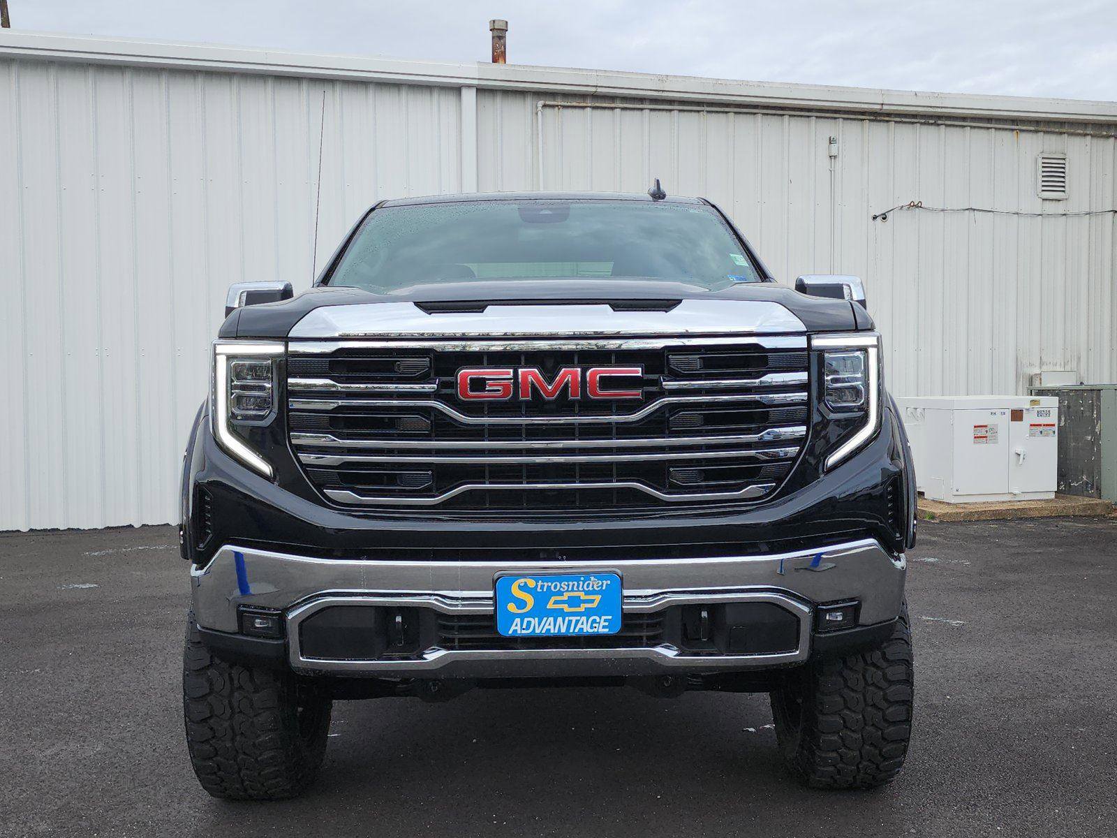 Used 2025 GMC Sierra 1500 SLT AWD/4WD image 8