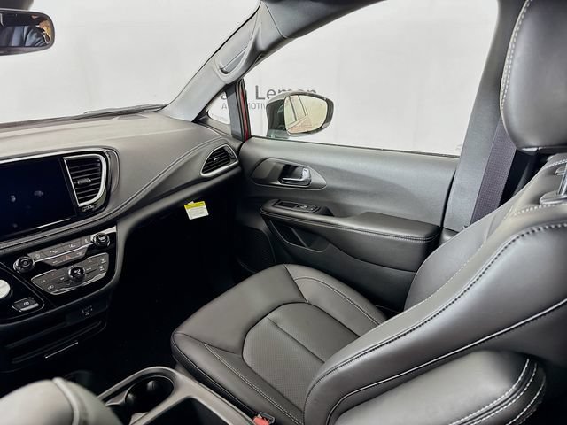New 2026 Chrysler Pacifica Select w/ S Appearance Package FWD image 22