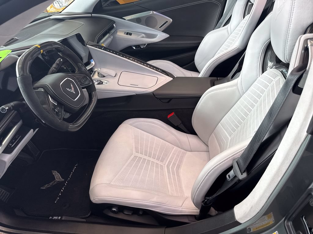 Used 2023 Chevrolet Corvette Stingray Premium Conv w/ Z51 Performance Package RWD image 9