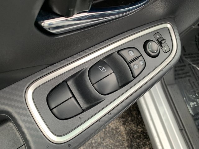 Used 2025 Nissan Versa SR w/ Trunk Package FWD image 12