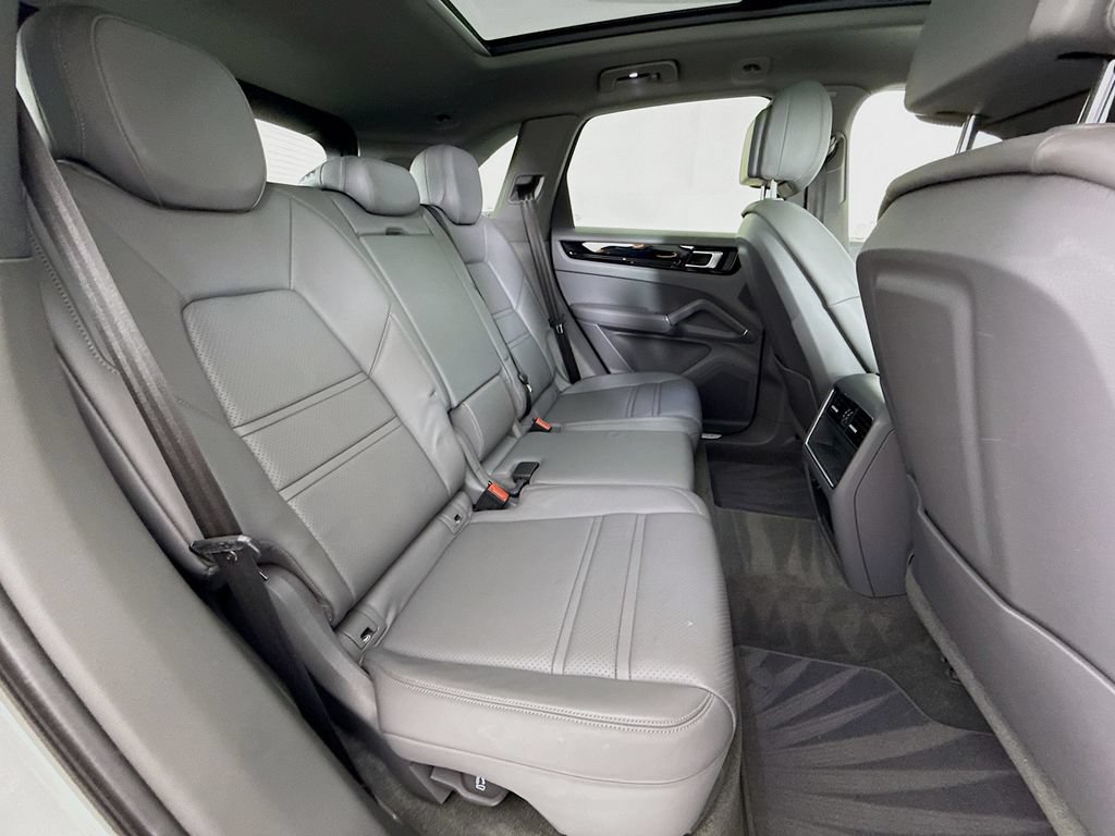 Certified 2023 Porsche Cayenne AWD/4WD image 28