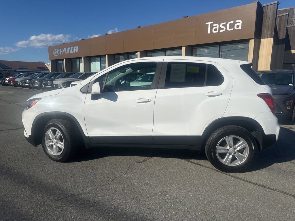Used 2020 Chevrolet Trax LS w/ Tint and Cruise Package AWD/4WD image 10