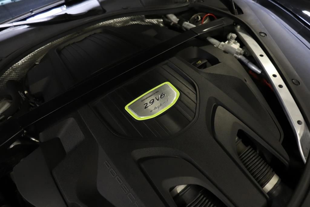 Used 2018 Porsche Panamera 4 image 85