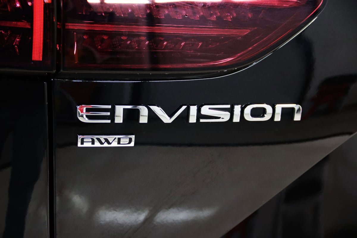 Used 2025 Buick Envision Sport Touring AWD/4WD image 13